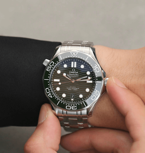 dong-ho-Omega-Seamaster.png